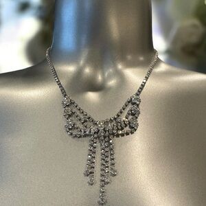 💎💟 Vintage 80s Rhinestone Bow Necklace